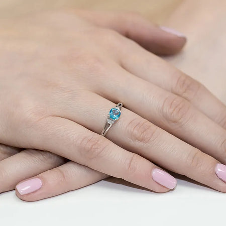 gold-ring-with-0-70ct-topaz-and-0-01ct-diamonds-w0039-tob-01