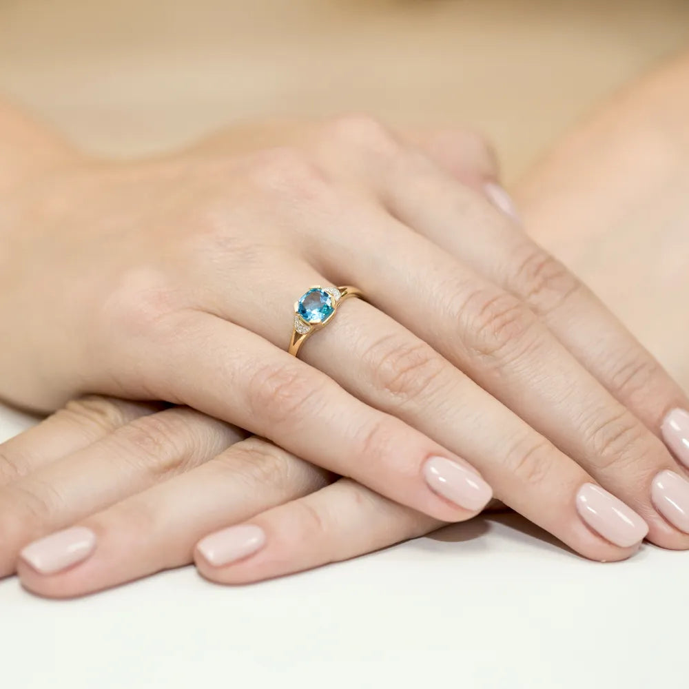 zlatý prsteň s 1,10 ct topásom a 0,01 ct diamantmi w0040-tob-01