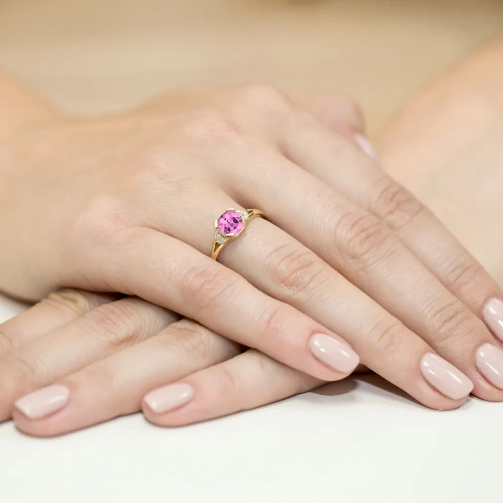 zlatý prsteň s 1,10 ct ružovým topásom a 0,01 ct diamantmi w0040-top-01
