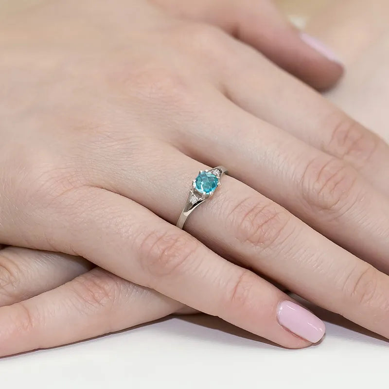 zlatý prsteň s topásom 0,70 ct a diamantmi 0,029 ct w0044-tob-01