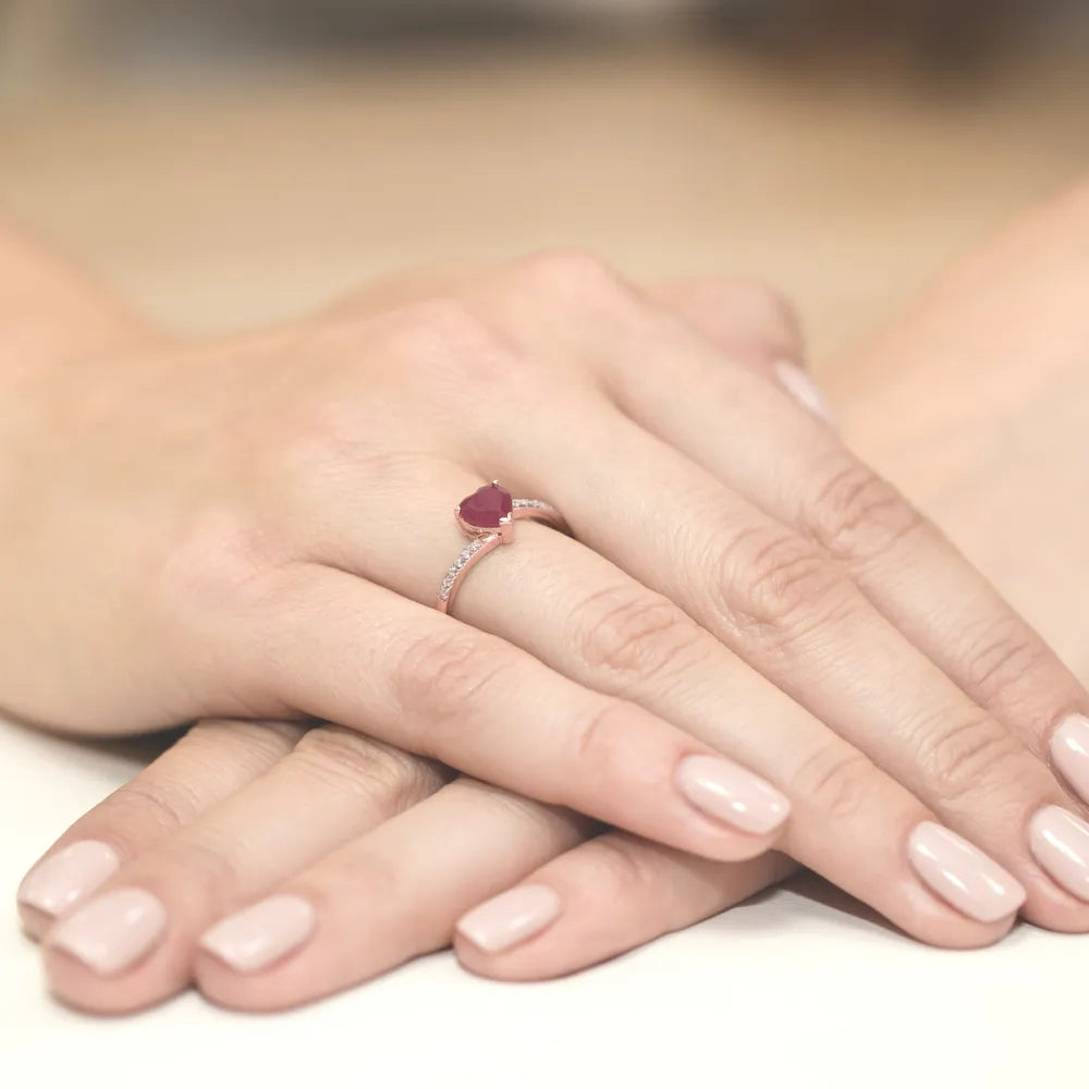 gold-ring-with-1-70ct-ruby-and-0-06ct-diamonds-w0050-rur-01