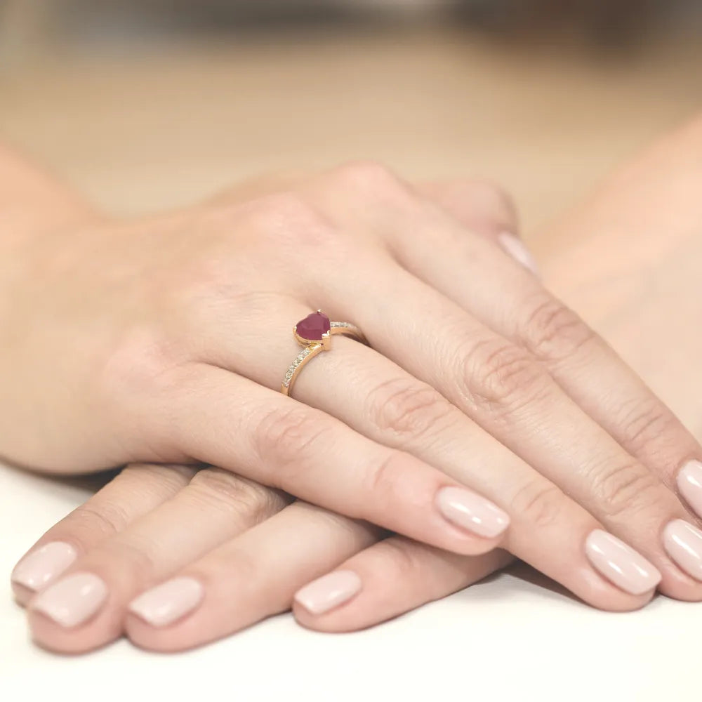 gold-ring-with-1-70ct-ruby-and-0-06ct-diamonds-w0050-rur-01