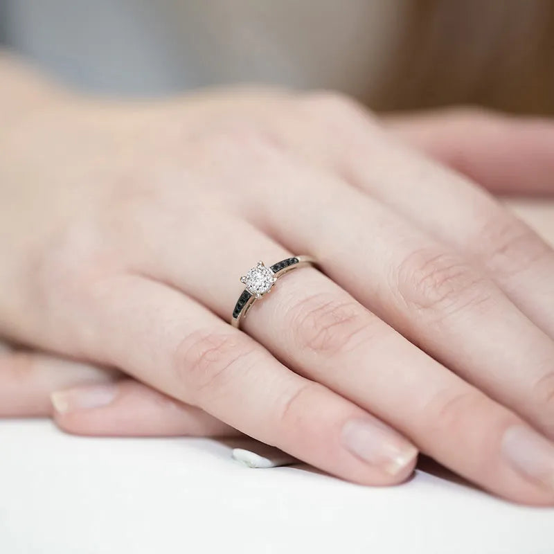 gold-ring-with-0-04ct-diamond-and-0-005ct-diamonds-w0055-xxx-01