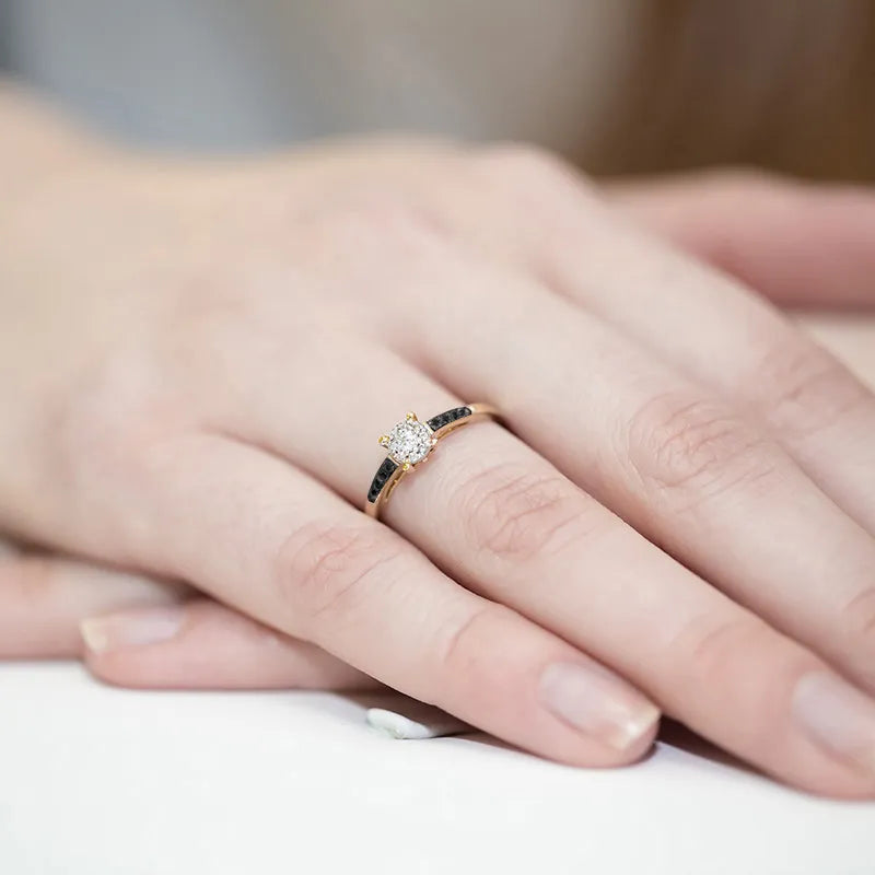 zlatý prsteň s diamantom 0,04 ct a diamantmi 0,005 ct w0055-xxx-01