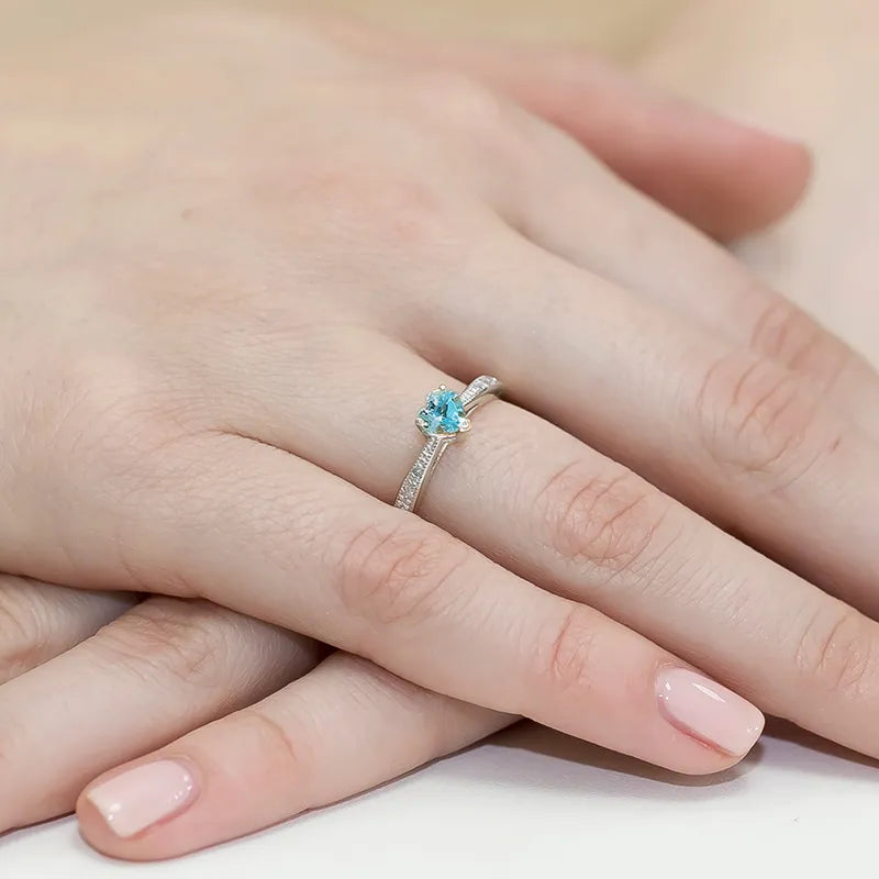 zlatý prsteň s topásom 0,50 ct a diamantmi 0,03 ct w0065-tob-01