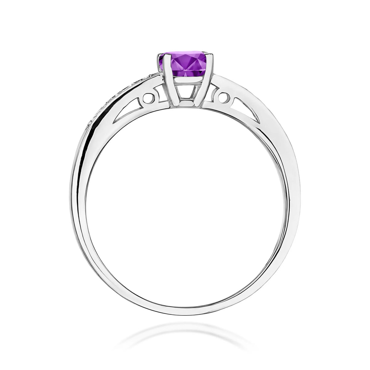Prsteň z bieleho 14k zlata s diamantmi na ramenách prsteňa s ametystom 0,50 ct a diamantmi 0,05 ct