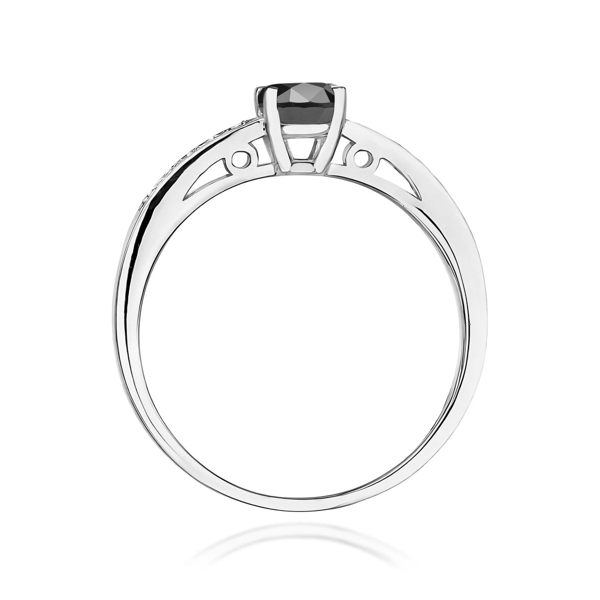Prsteň z bieleho 14k zlata s diamantmi na ramenách prsteňa s čiernym diamantom 0,50 ct a diamantmi 0,05 ct