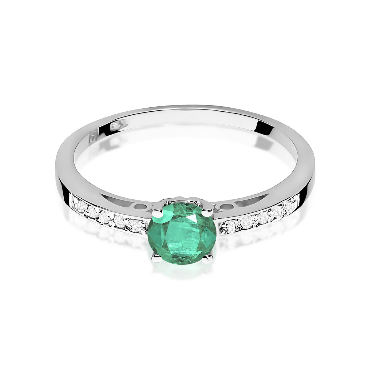 Prsteň z bieleho 14k zlata s diamantmi na ramenách prsteňa so smaragdom 0,50 ct a diamantmi 0,05 ct