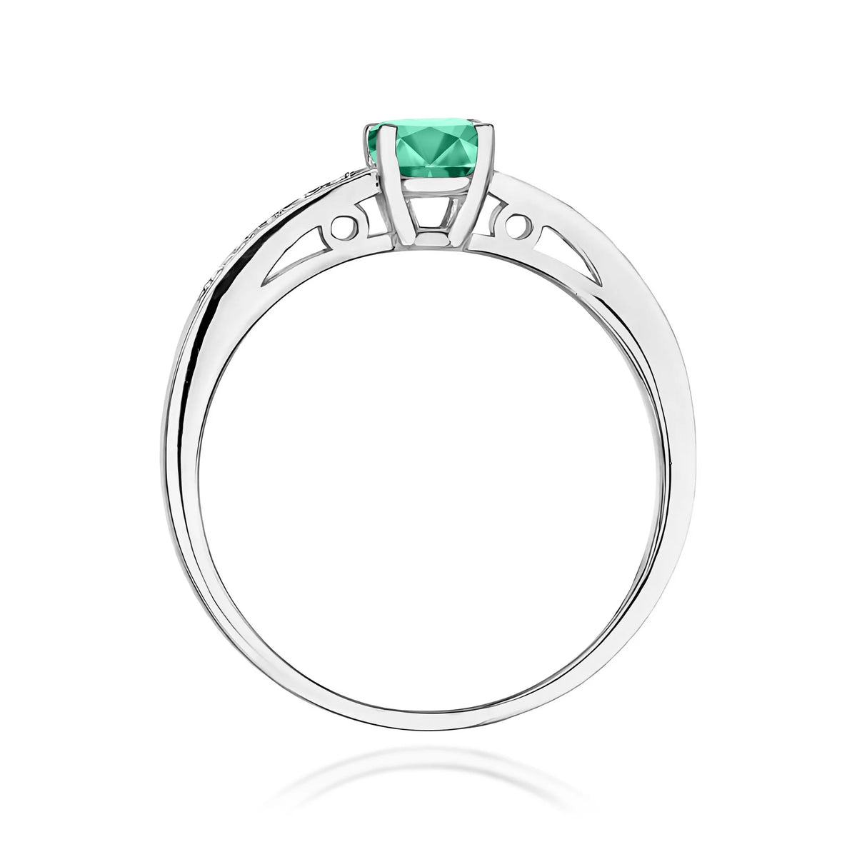 Prsteň z bieleho 14k zlata s diamantmi na ramenách prsteňa so smaragdom 0,50 ct a diamantmi 0,05 ct