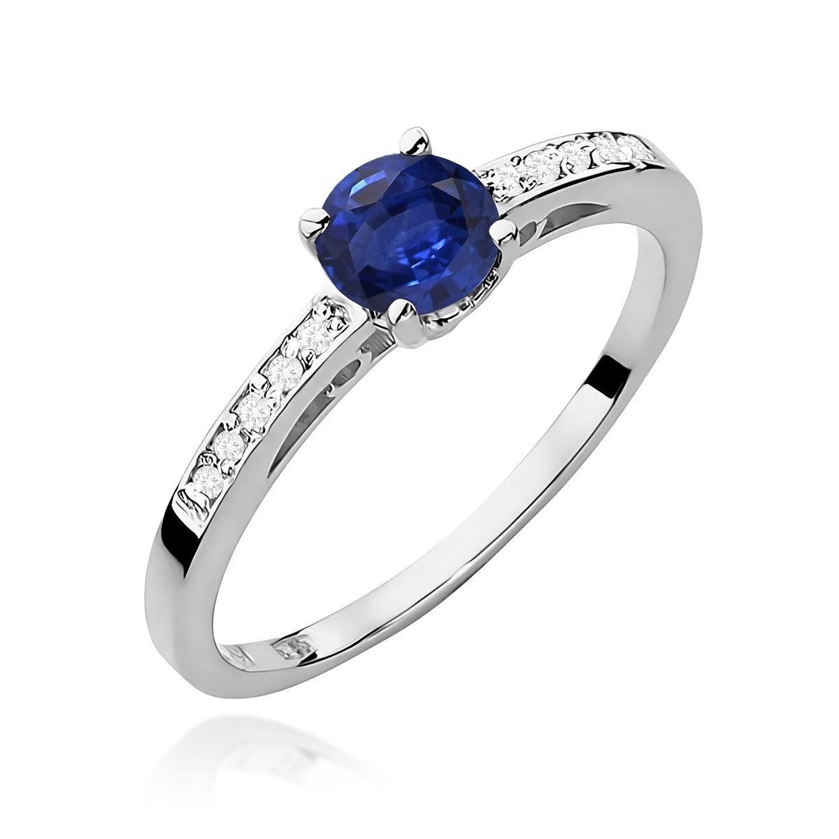 Prsteň z bieleho zlata s 0,50 ct zafírom a 0,05 ct diamantmi