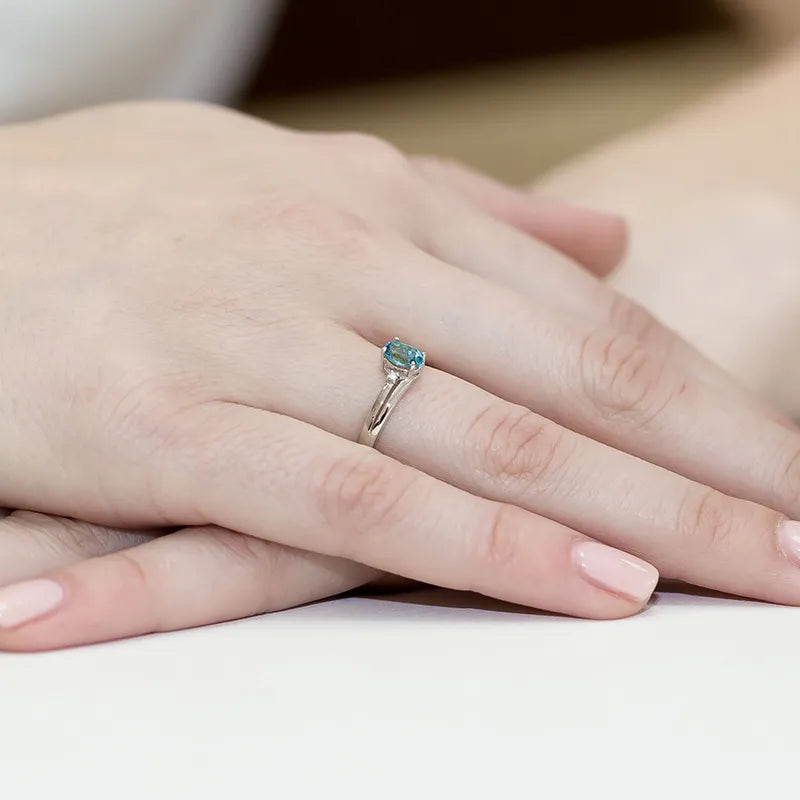 zlatý prsteň s topásom 0,50 ct a diamantmi 0,029 ct w0068-tob-01