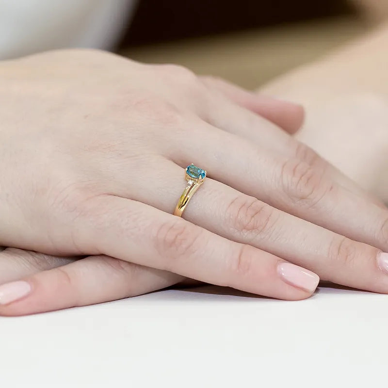 zlatý prsteň s topásom 0,50 ct a diamantmi 0,029 ct w0068-tob-01
