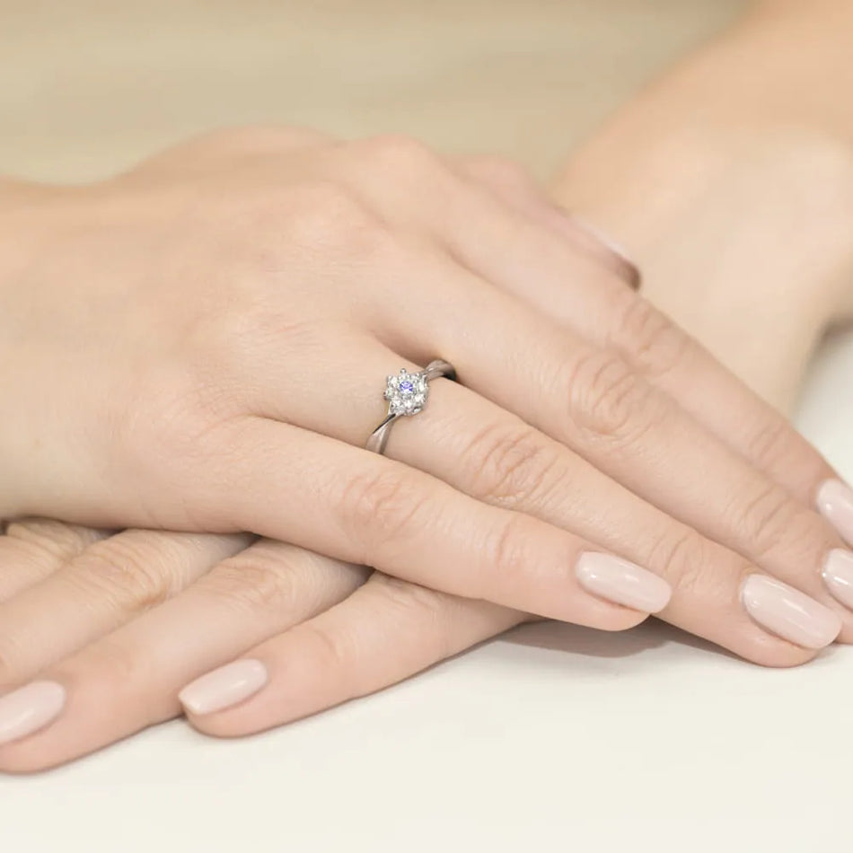zlatý prsteň s 0,15 ct tanzanitom a diamantmi w0072-tap-01