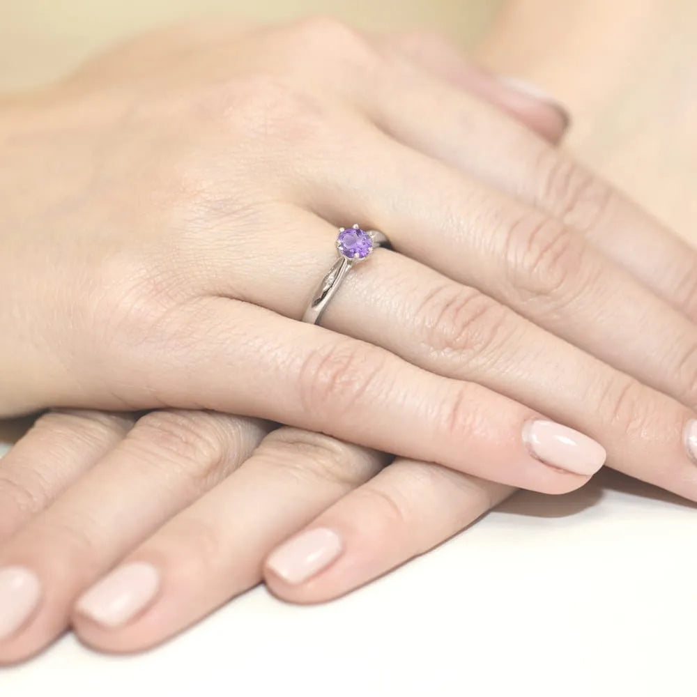 zlatý prsteň s 0,50 ct ametystom a diamantmi w0074-amv-01