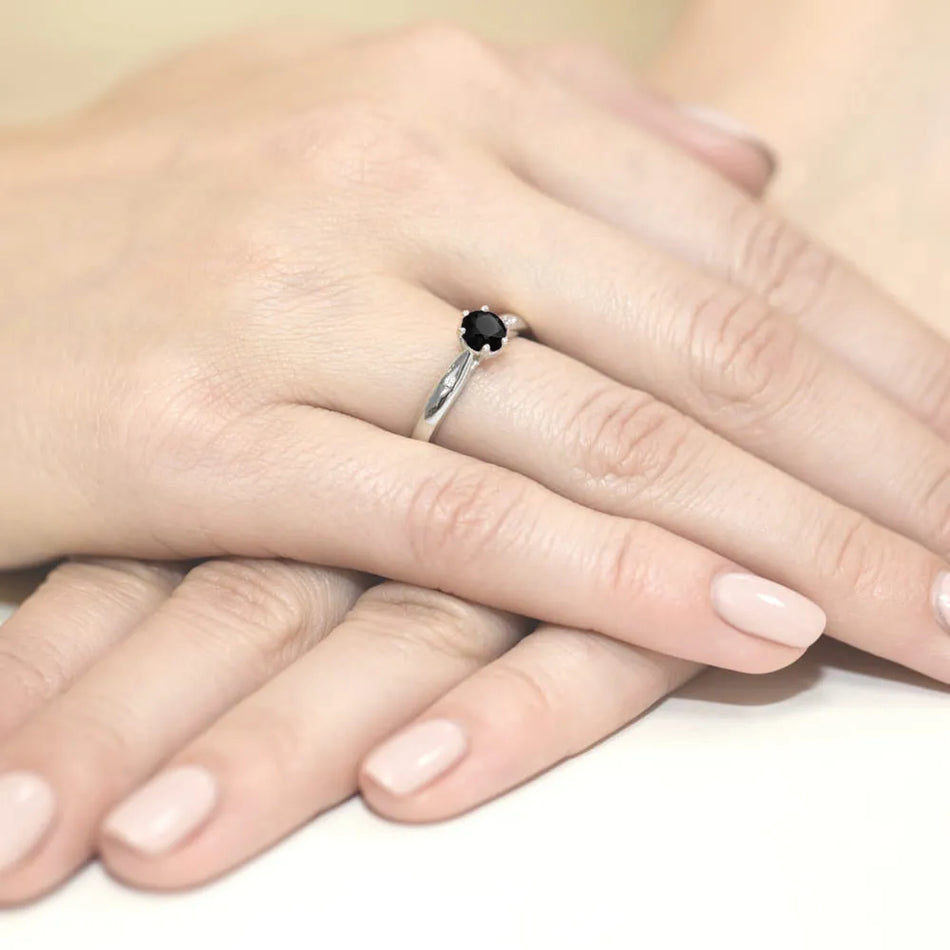 zlatý prsteň s 0,50 ct čiernym diamantom a 0,01 ct diamantmi w0074-dib-01