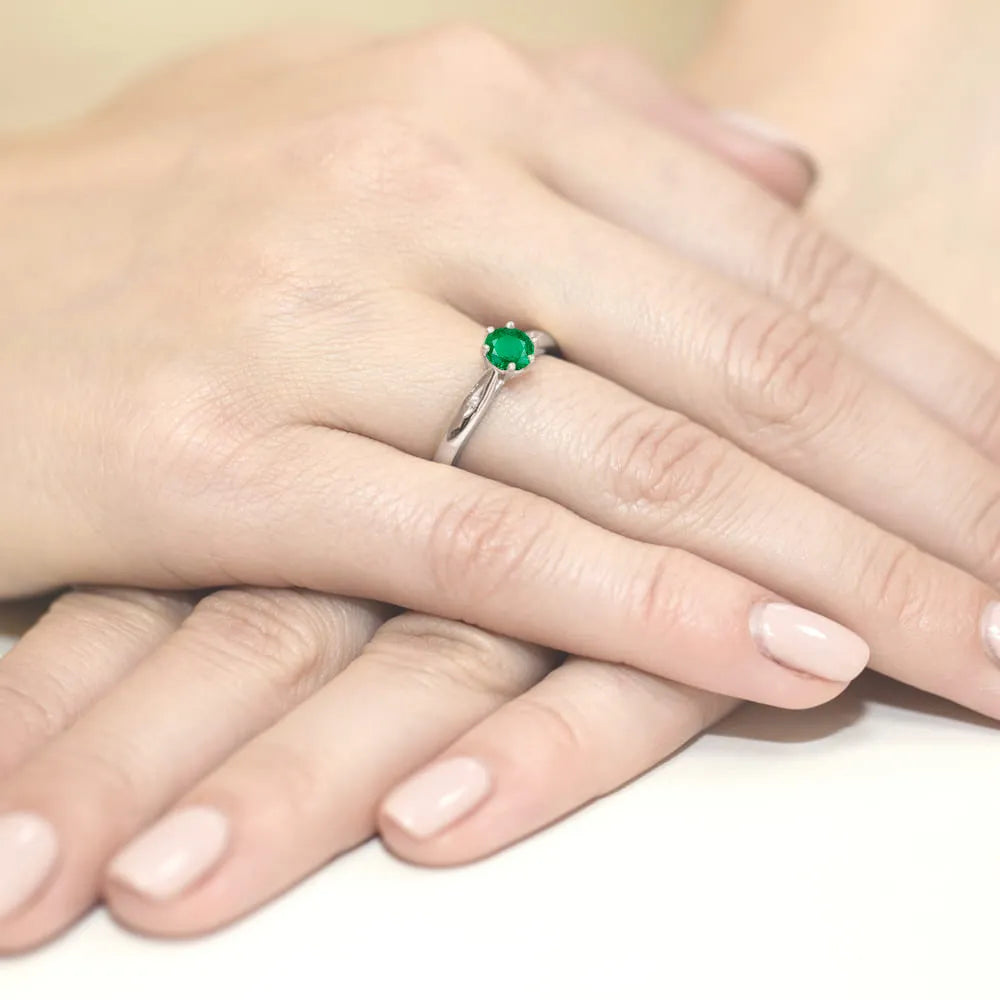 zlatý prsteň s 0,50 ct smaragdom a diamantmi w0074-emg-01