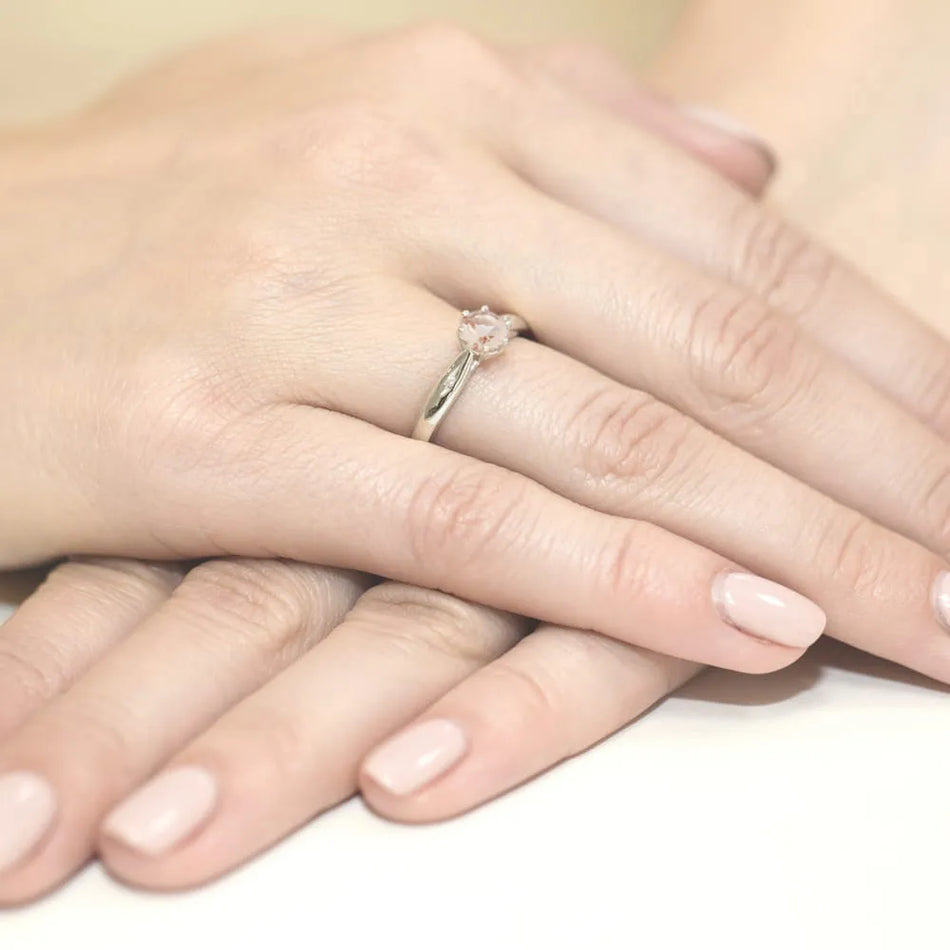 zlatý prsteň s 0,40 ct morganitom a 0,01 ct diamantmi w0074-mop-01