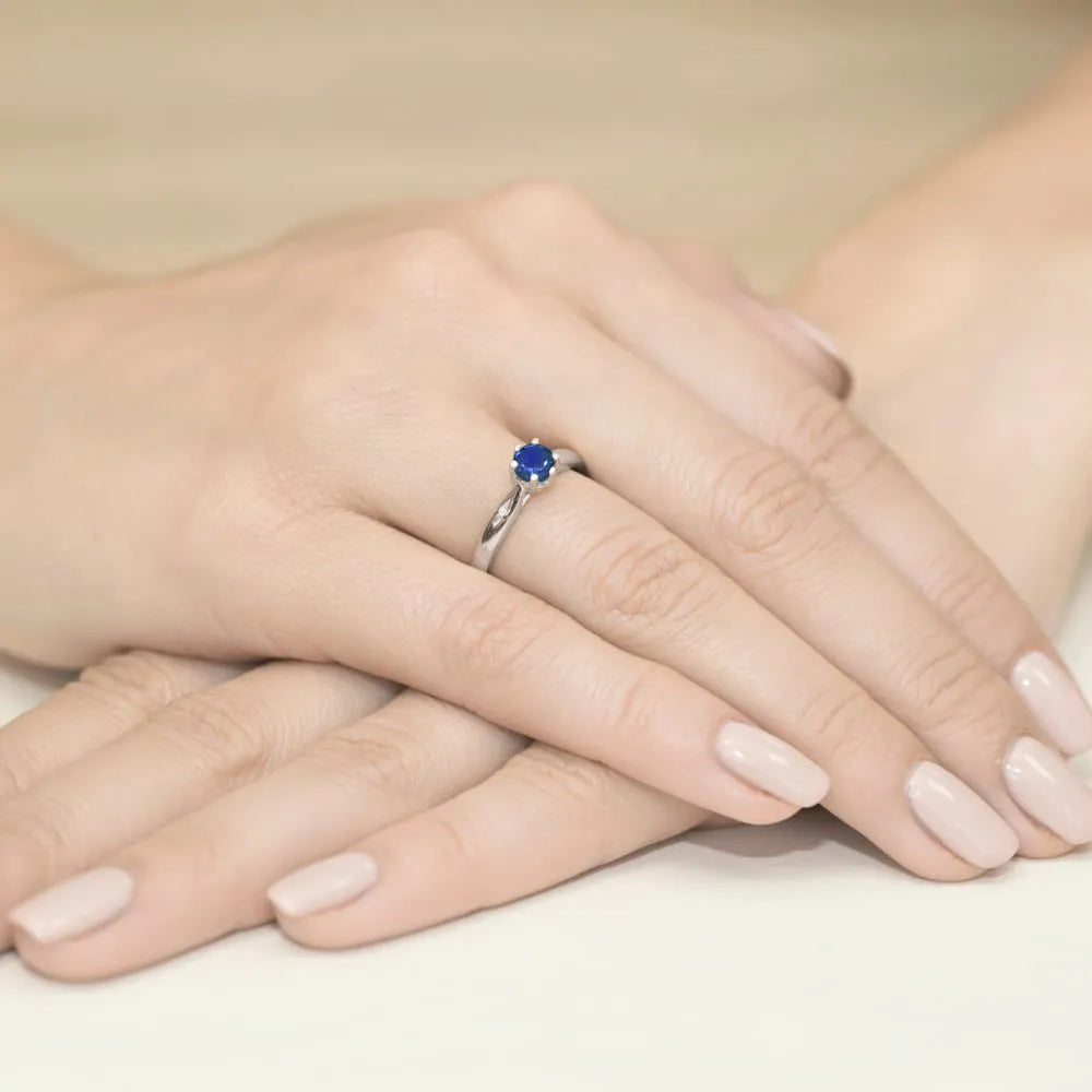 zlatý prsteň so zafírom 0,50 ct a diamantmi w0074-sab-01