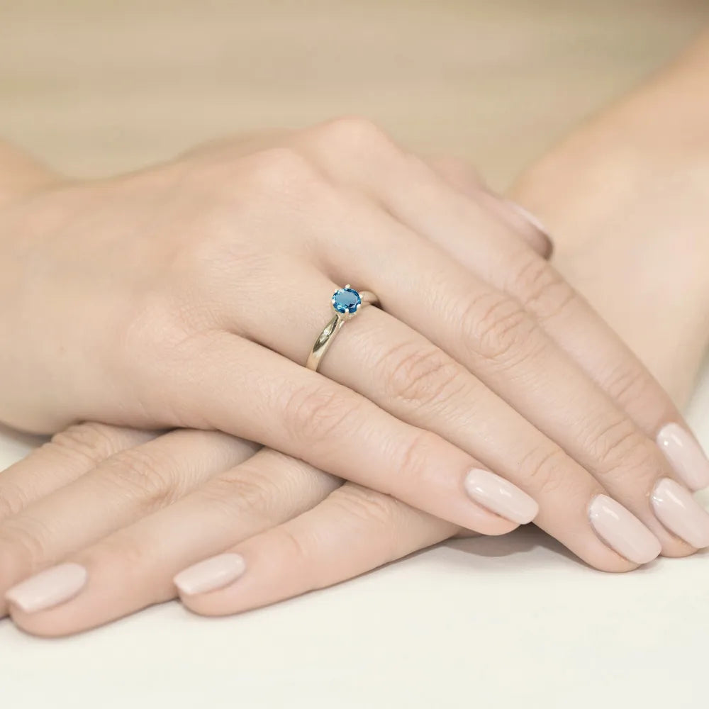 gold-ring-with-0-50ct-topaz-london-blue-and-0-01ct-diamonds-w0074-tol-01