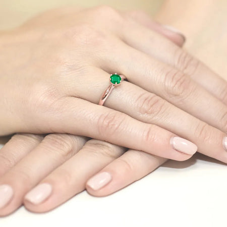 gold-ring-with-0-50ct-emerald-and-diamonds-w0074-emg-01