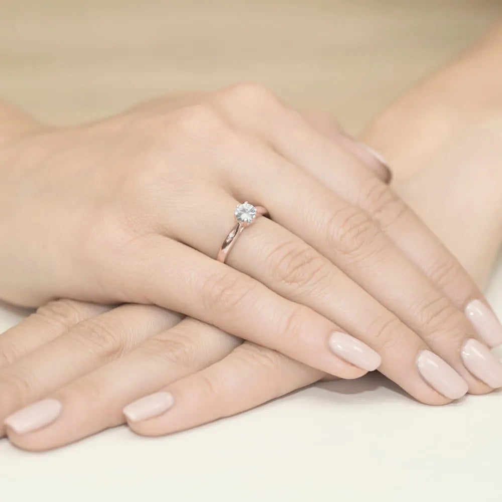 zlatý prsteň s 0,60 ct bielym zafírom a 0,01 ct diamantmi w0074-saw-01