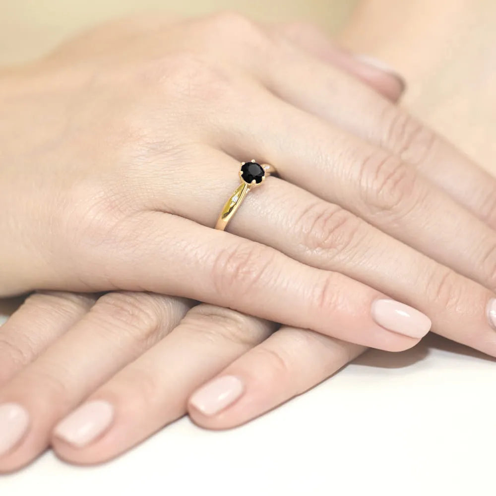 zlatý prsteň s 0,50 ct čiernym diamantom a 0,01 ct diamantmi w0074-dib-01