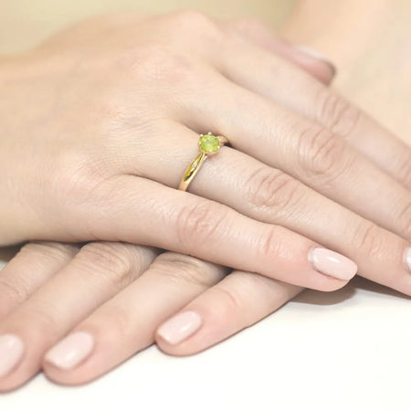 gold-ring-with-0-60ct-olivine-and-diamonds-w0074-peg-01