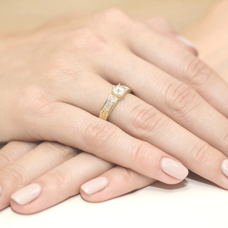 gold-ring-with-0-60ct-white-sapphire-and-0-08ct-diamonds-w0075-saw-01