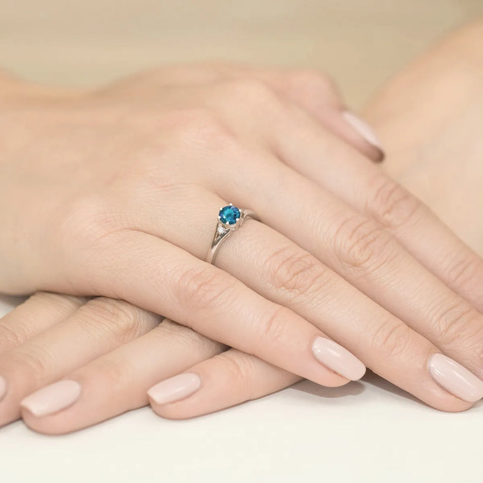 gold-ring-with-0-50ct-topaz-london-blue-and-diamonds-w0076-tol-01