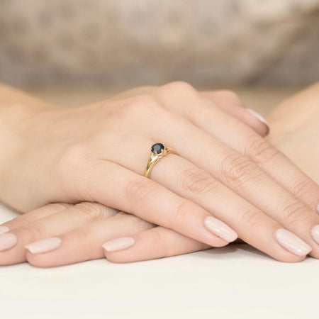 gold-ring-with-0-50ct-black-diamond-and-diamonds-w0076-dib-01