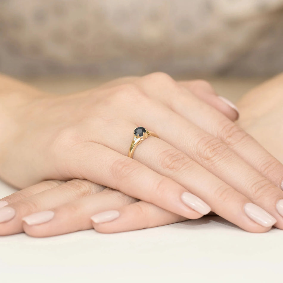 gold-ring-with-0-50ct-black-diamond-and-diamonds-w0076-dib-01