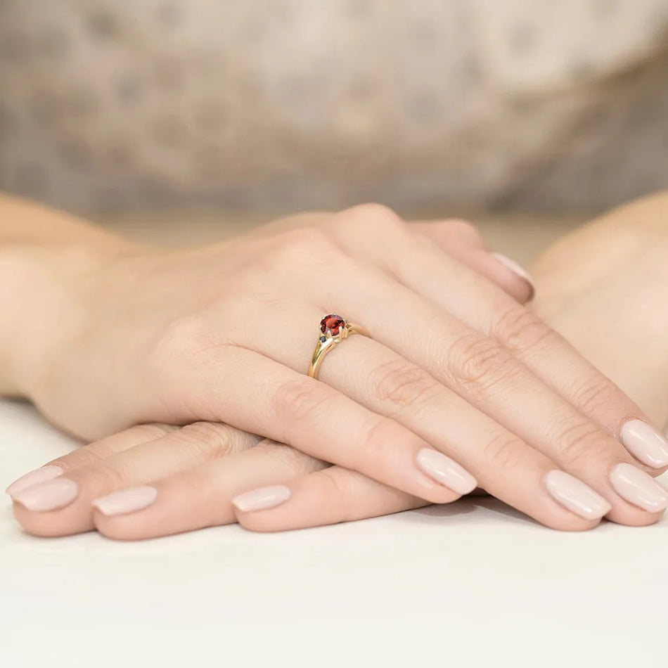 gold-ring-with-0-60ct-garnet-and-black-diamonds-w0076-gar-02