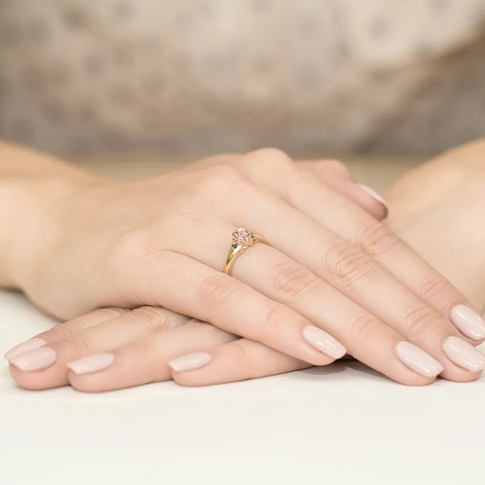 gold-ring-with-0-40ct-morganite-and-black-diamonds-w0076-mop-02