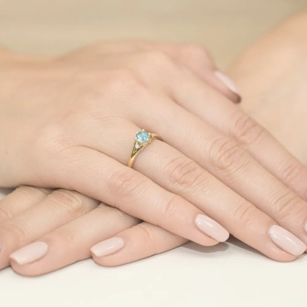 zlatý prsteň s topásom 0,50 ct a diamantmi w0076-tob-01