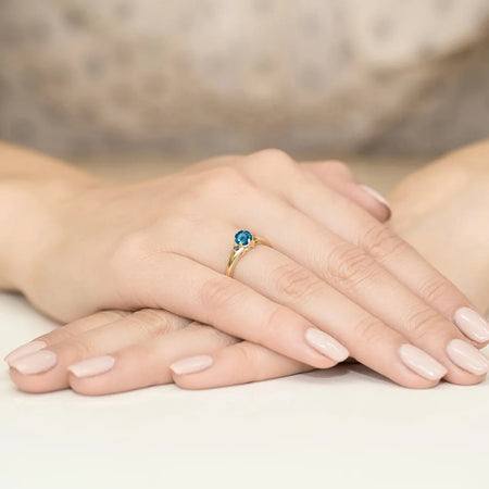 gold-ring-with-0-50ct-topaz-london-blue-and-black-diamonds-w0076-tol-02