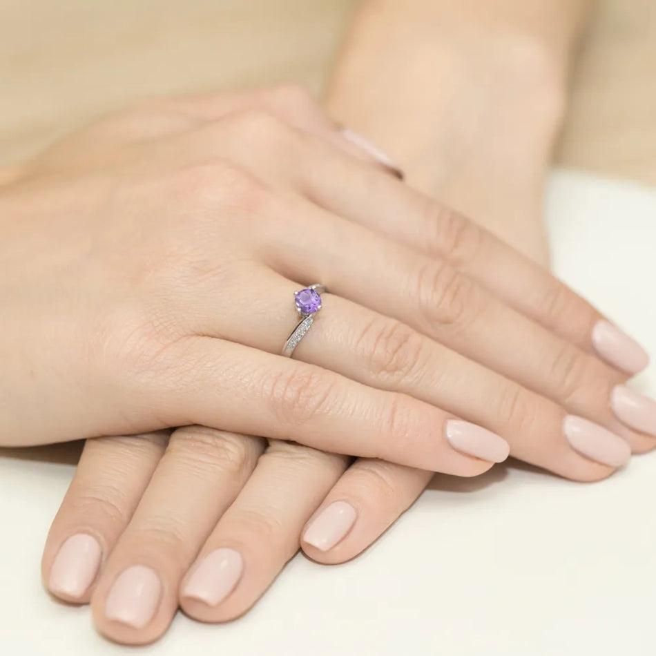 zlatý prsteň s 0,50 ct ametystom a 0,05 ct diamantmi w0084-amv-01