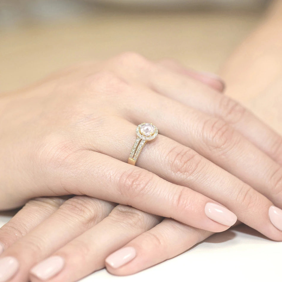 Gold Ring with 0.60ct White sapphire and 0.20ct Diamonds
