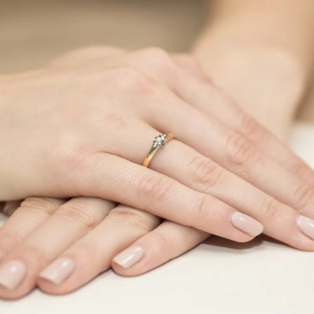 gold-ring-with-0-05ct-diamond-w0088-diw-02