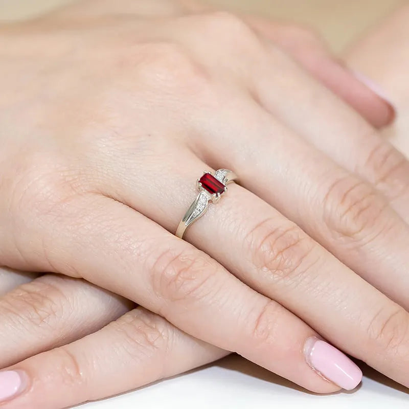 zlatý prsteň s 0,80 ct rubínom a 0,03 ct diamantmi w0094-rur-01