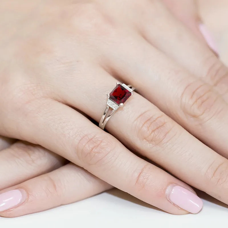 zlatý prsteň s 1,30 ct granátom a 0,03 ct diamantmi w0103-gar-01