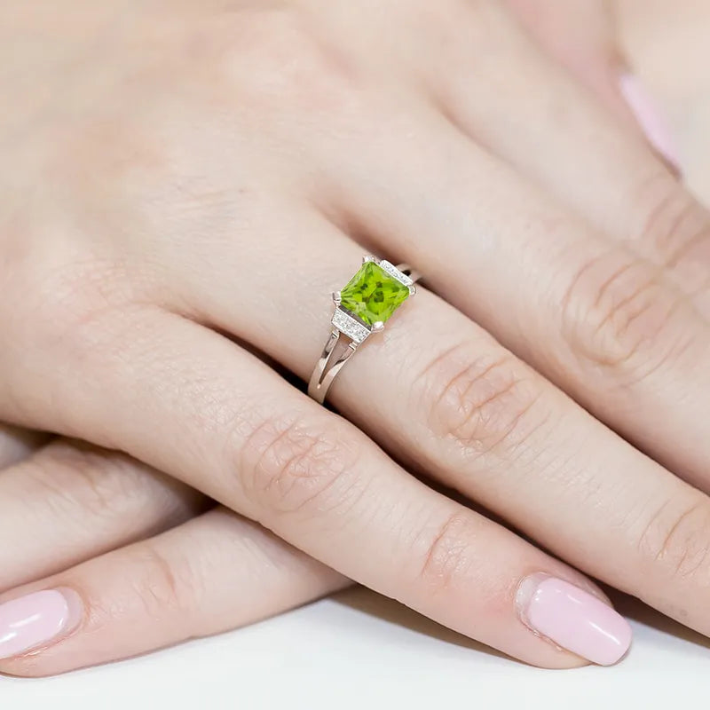 zlatý prsteň s 1,10 ct olivínom a 0,03 ct diamantmi w0103-peg-01