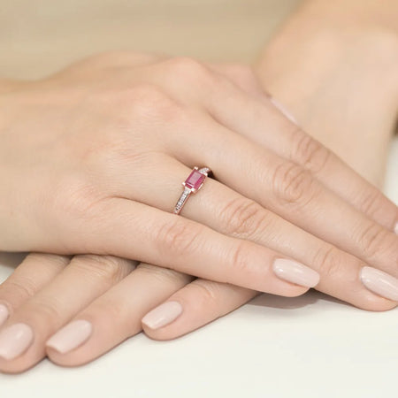 gold-ring-with-0-80ct-ruby-and-0-03ct-diamonds-w0105-rur-01