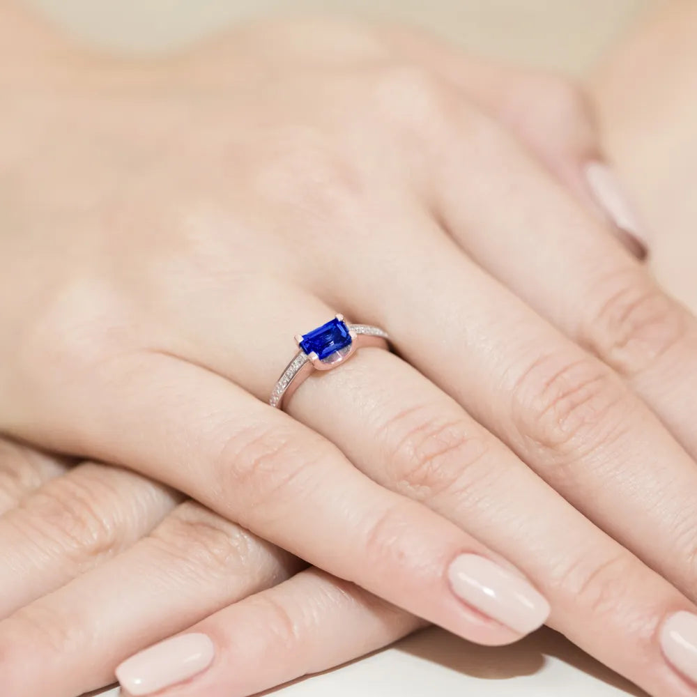 gold-ring-with-0-60ct-sapphire-and-0-03ct-diamonds-w0105-sab-01