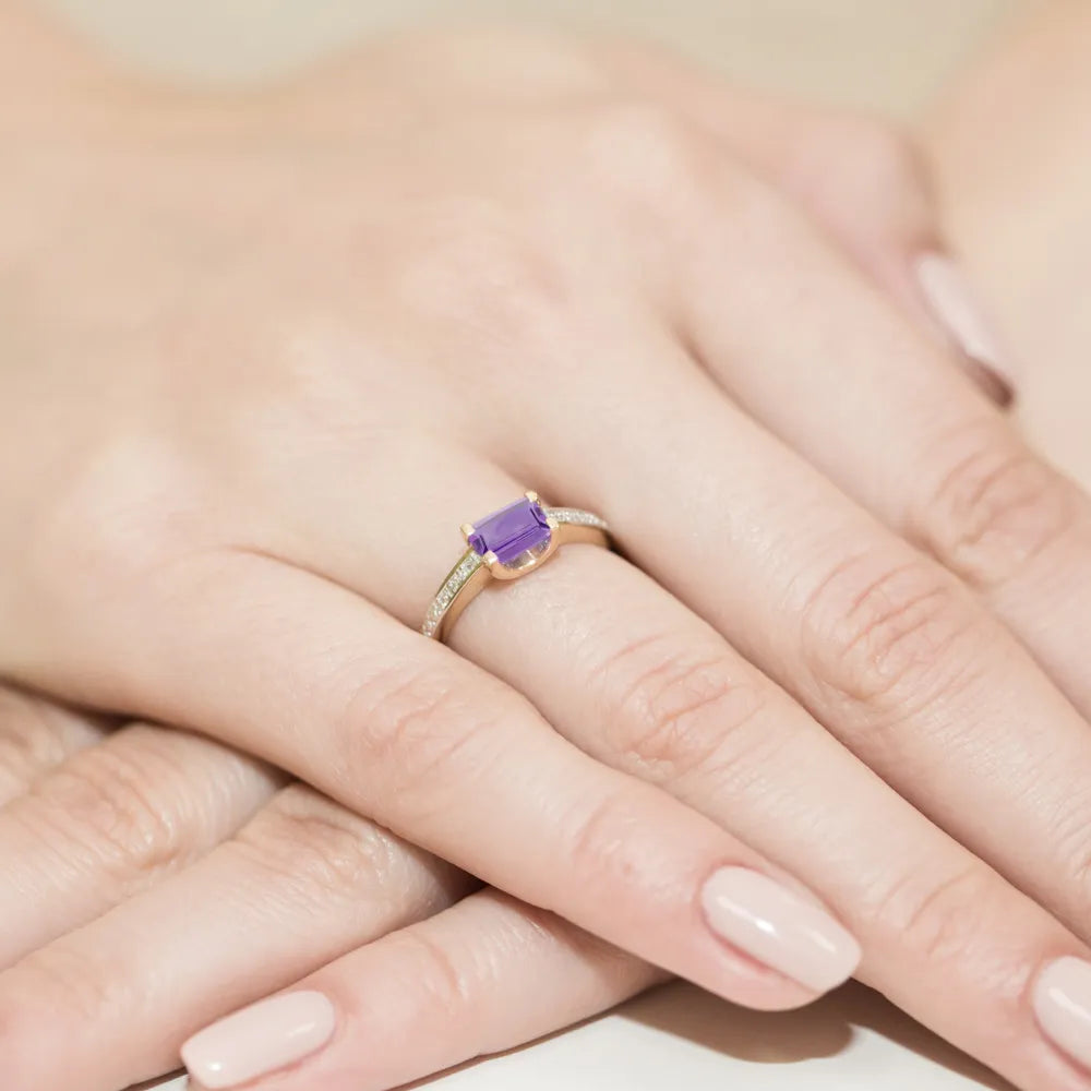 zlatý prsteň s 0,50 ct ametystom a 0,03 ct diamantmi w0105-amv-01