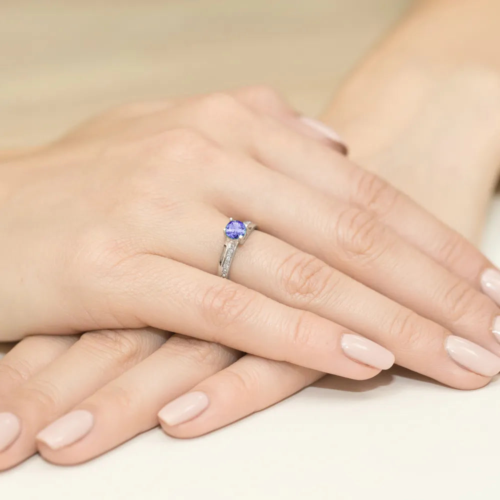 zlatý prsteň s 0,50 ct tanzanitom a 0,03 ct diamantmi w0106-tap-01