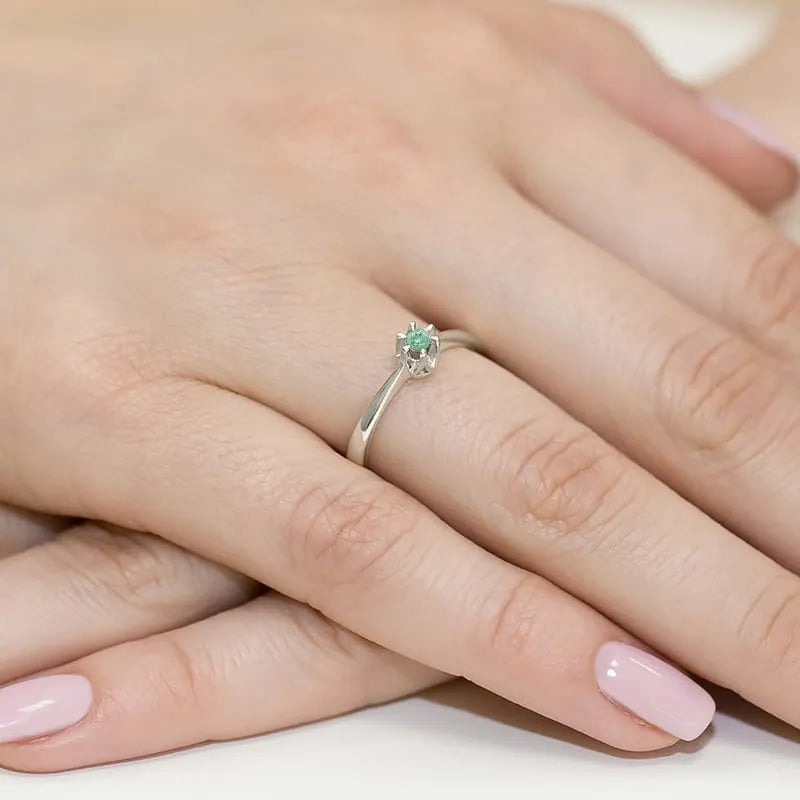 zlatý-prsteň-s-0-15ct-smaragdom-w0111-emg-01