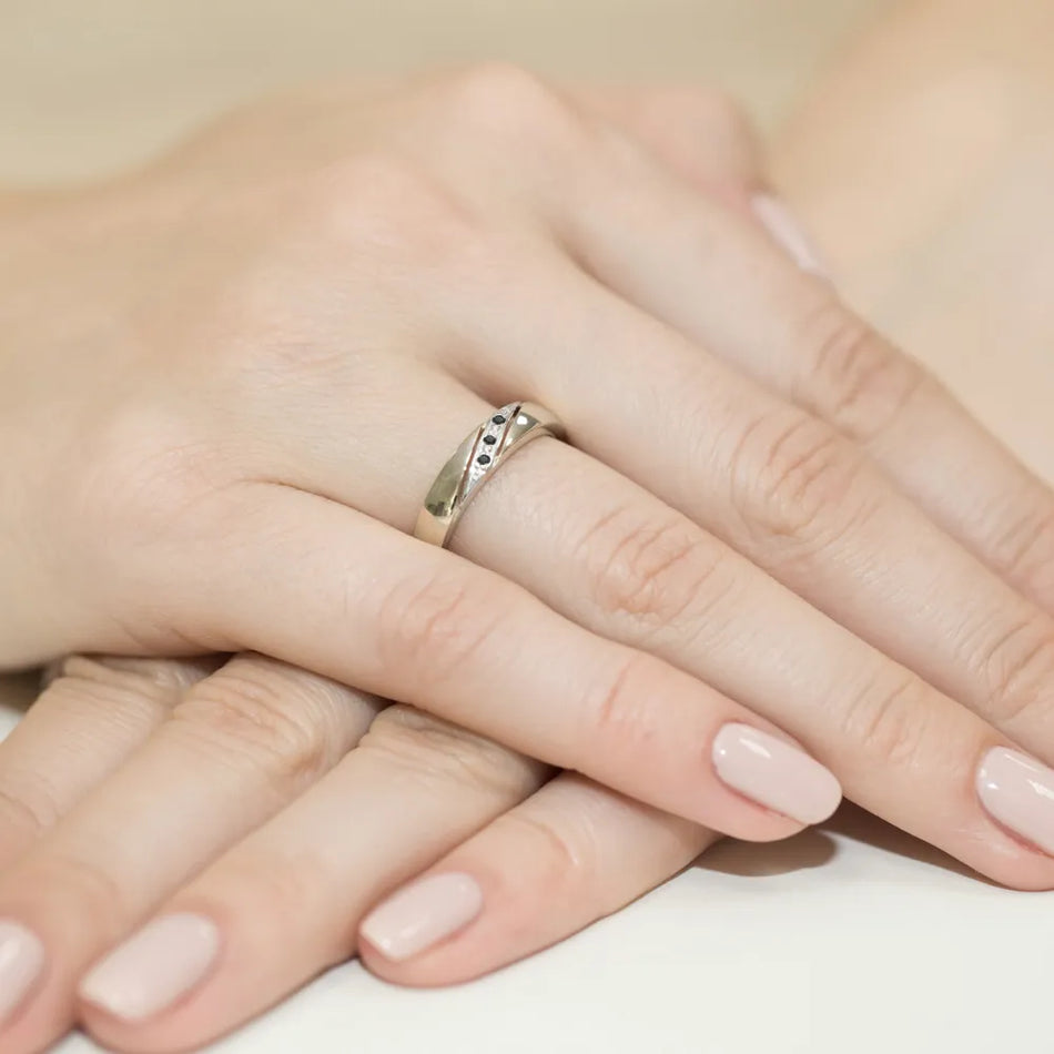 zlatý-prsteň-s-0-015ct-čiernymi-diamantmi-w0118-dib-01