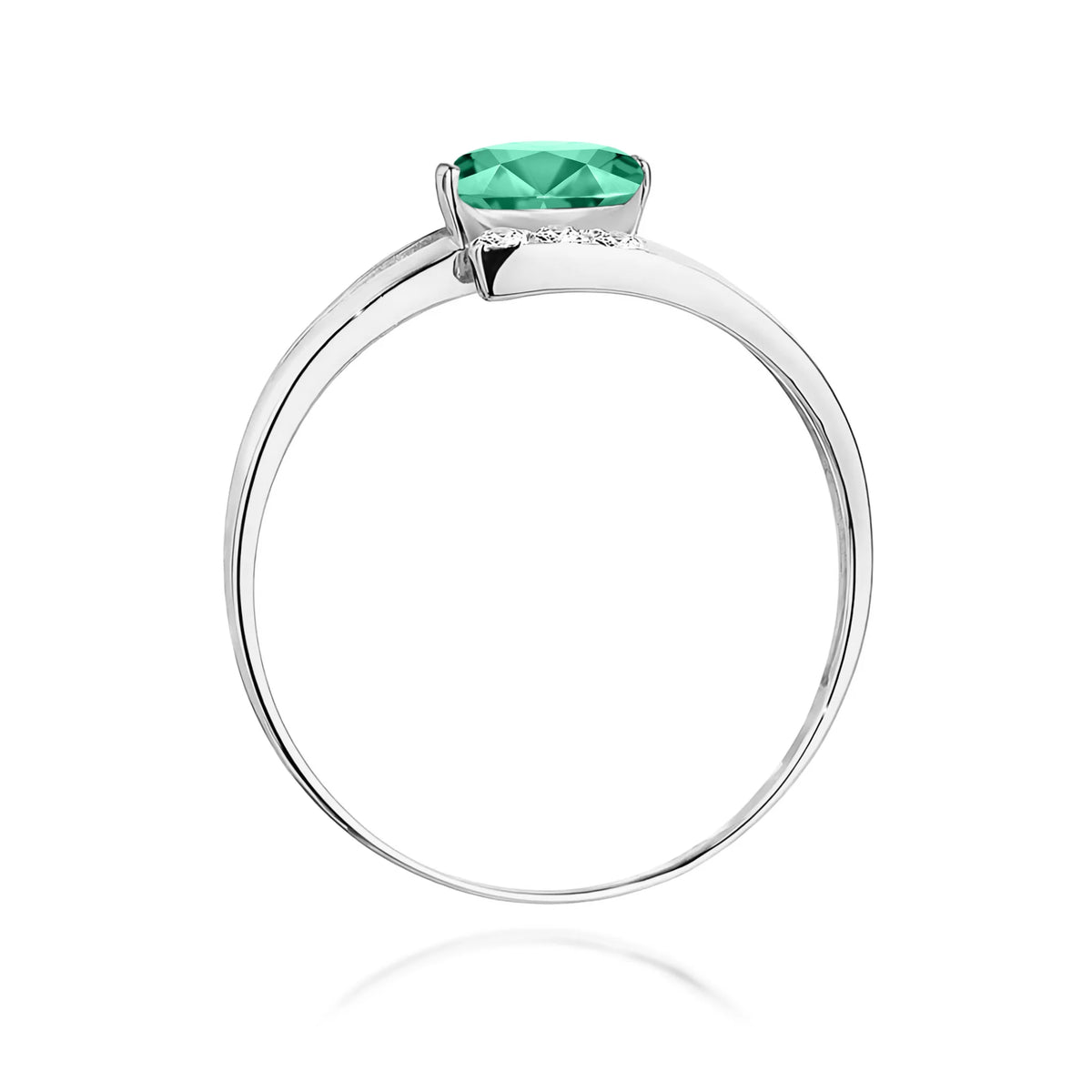 Prsteň z bieleho 14k zlata s oválnym smaragdom 0,40 ct a diamantmi 0,052 ct