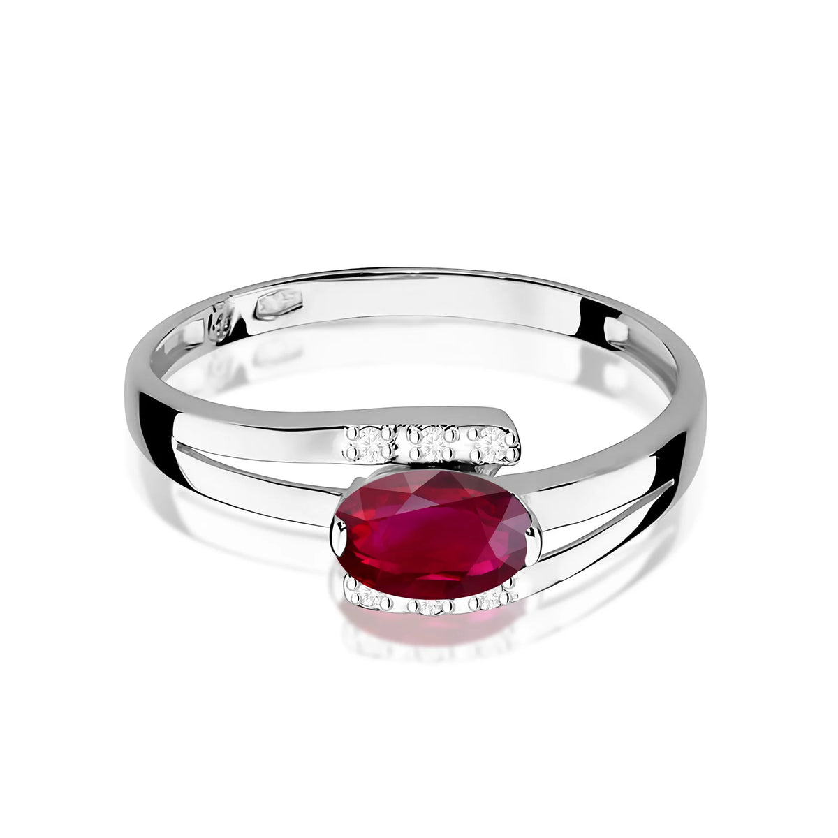 Prsteň z bieleho 14k zlata s oválnym rubínom 0,60 ct a diamantmi 0,052 ct