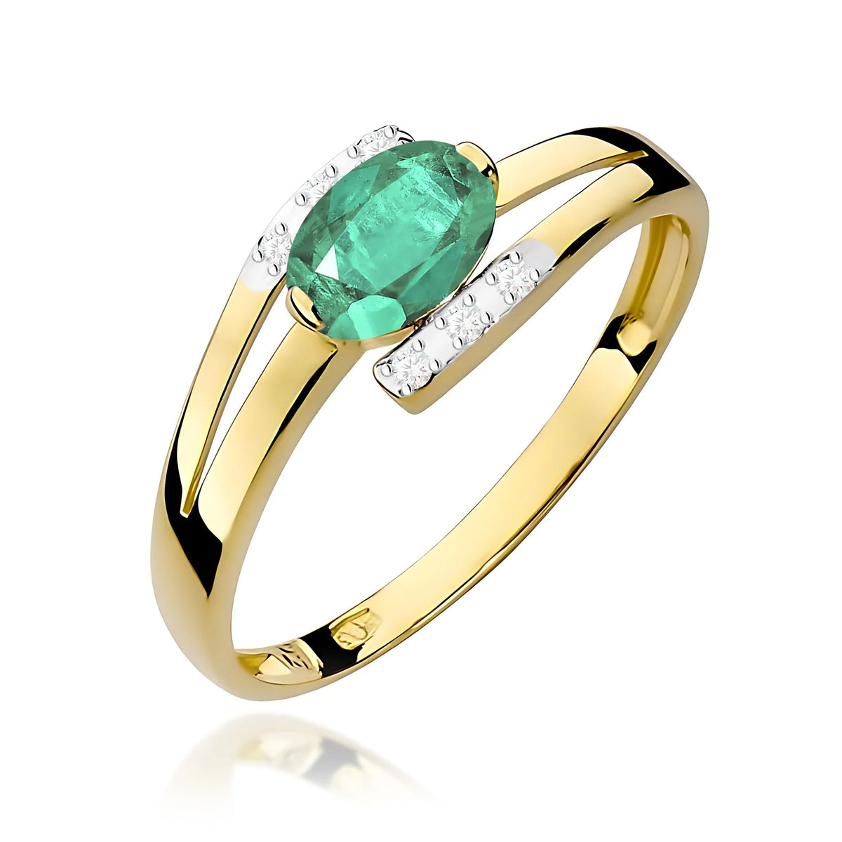 Prsteň zo žltého 14k zlata s oválnym smaragdom 0,40 ct a diamantmi 0,052 ct